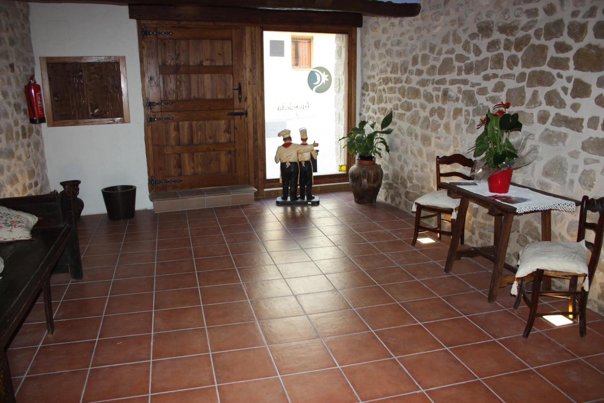 Fonda Angeleta Hotel Valderrobres Exterior photo